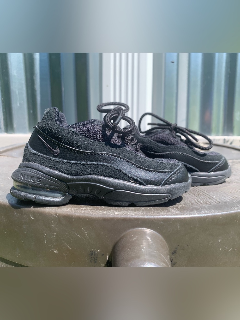 Kid’s Nike Air Max 95 ‘Triple Black’
Nike 311525-055
Size 7C
